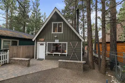 Image de Shady Pine Cottage - Cute Cottage, Fireplace, Deck, Barbecue