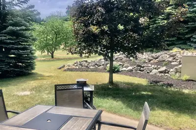 Image de Suttons Bay farmhouse-style home. 5 bedrooms. Air conditioning. Pet okay