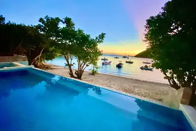 Image de Luxury Beach Villa, Heated Pool, Spa, Snorkel gear, Kayaks, SUPs, Near Town