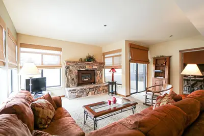 Image de Pet-Friendly & Expansive, Balcony. Near Biking & Walking Trails, Pool On-site