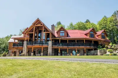 Image de Majestic Lake Front Luxury Adirondack Lodge Featuring 8, 898 Sq. Ft Living Space