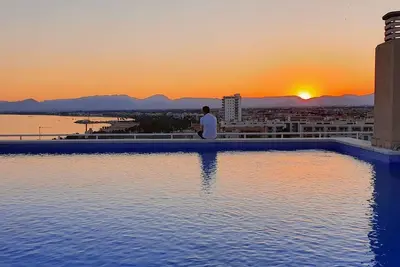 Image de Piso Alto Estanding Con 2 Piscinas Vista Al Mar- Wifi