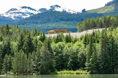 Image de Remote Luxury Waterfront Mountain Estate