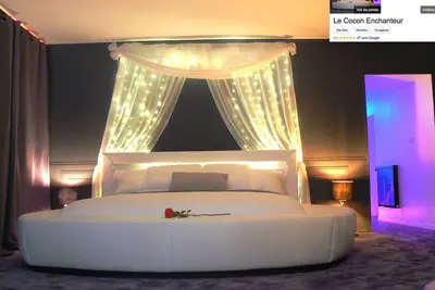 Image de Le Cocon Enchanteur: un gîte privatisé/ Jacuzzi / nuit romantique en amoureux