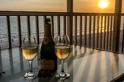 Image de Crescent Arms Luxurious Gulf front Siesta Key Condo 604s