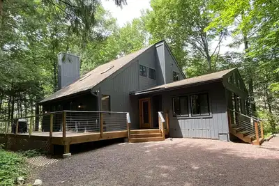 Image de Lake Naomi ~ Poconos ~ 3br\/2ba ~ Close to Kalahari, Camelback, Jack Frost, Bb