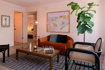 Image de 2 Bed 2 Baths Eclectic Modern Apt - WeAreGrateful