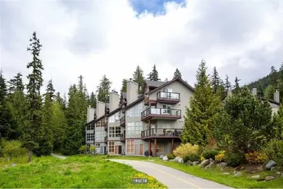 Image de Beautiful Spacious Townhome with stunning views! Great quiet & serene location!