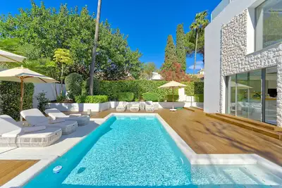 Luxury New modern Villa Puerto Banus, Beachside, Pool chill out Jacuzzi Sauna