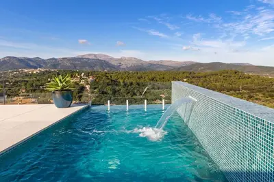 Image de Maison de vacances moderne Ă Buger avec piscine