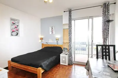 Image de Studio rénové avec wifi, balcon et climatisation à Balaruc-les-Bains