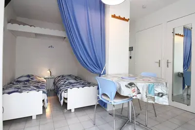 Image de Charmant T1 avec Loggia au Sud, Calme, Près Centre-Ville, Garage, Bien Équipé