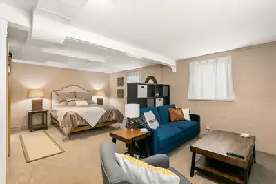 Image de Cute Studio | Newly Remodeled | Blocks To Downtown