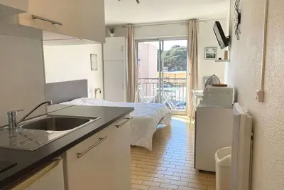 Image de Studio rénové climatisé avec balcon, parking et wifi à Balaruc-les-Bains