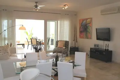 Image de Beachfront, Top-floor, near everything, luxuriously furnished and equipped!