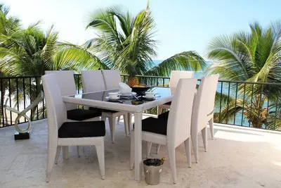 Image de Guest-friendly central condo, beachfront, sea views, WiFi, A\/C, cable Tv