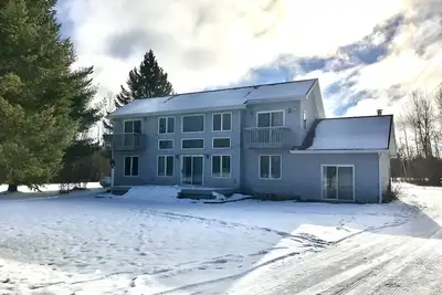 Image de Larks Lake Lodge: Spring Adventures Begin Where the Woods Meet the Water