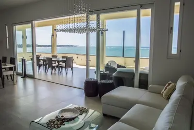 Image de Top-floor luxury beachfront penthouse wih amazing sea views in central Cabarete!