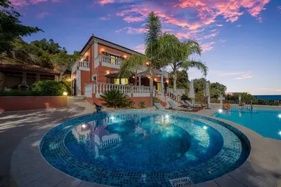Image de Classic Style Super Lux Villa with pool, jacuzzi. Stunning sea & mountain views
