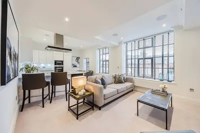 Image de 2 Bed Apartment 1st floor- Near Charing Cross Hospital