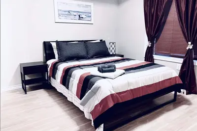 Ice District 2bdrm A\/C Condo W\/Laundry + U\/Parking