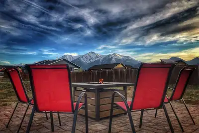 Image de Mountain Sunflower 4 Kings Spacious ideal for Wedding Groups Couples & Families