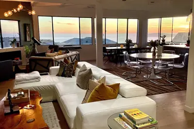Image de Modern Designer Beach House Ocean Views, Golf Course, PingPong Table, Foosball