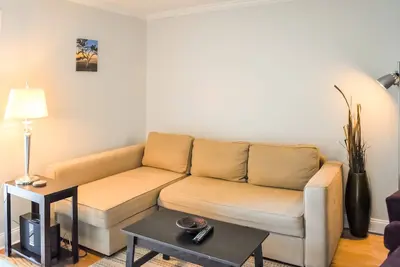Image de Great riverfront condo with balcony, tennis courts, & pool - Snowbirds welcome