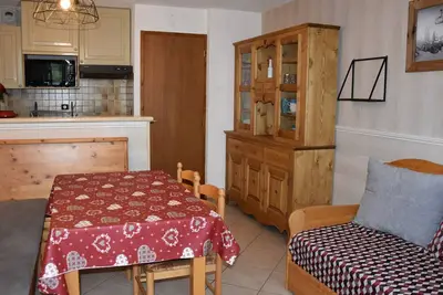 Image de Charmant 2 pièces avec jardin, piscine chauffée, près des pistes et centre