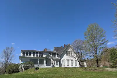 Image de Secluded 19th century Farmhouse with mountain views