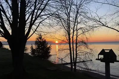 Image de Now That'S Cozy - Elegant 3 Br on private sandy beach waterfront on Lake Erie