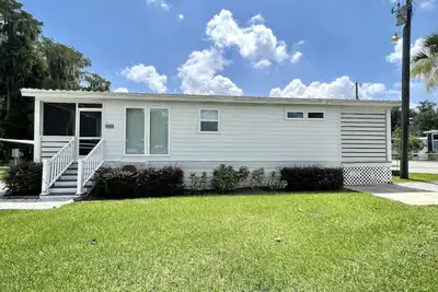 Image de The Dockside House - Lakeside Tiny Home Near Orlando
