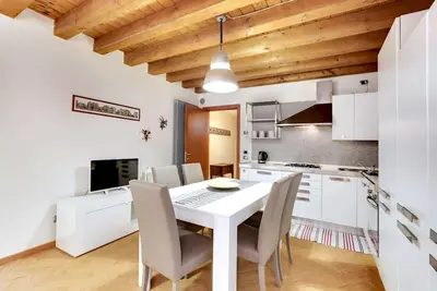 New apartment, wi-fi and air conditioning, comfortable and quiet.