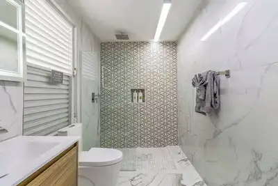 Image de Comfortable apartment with 4 Bedrooms, 2 full Bathrooms. \n