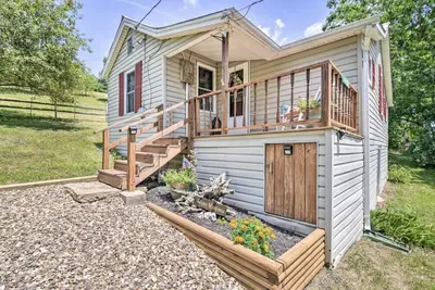 Image de Less than 2 miles from Smoke Hole  Pet Friendly