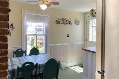 Image de 2nd/3rd floor Apartment, Historic District, Close to the Beach