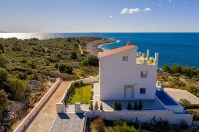 Image de Seafront Villa Esquel - With heated pool