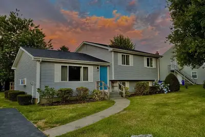 Image de The Beach House in Eastward Look, Walk to the Beach!