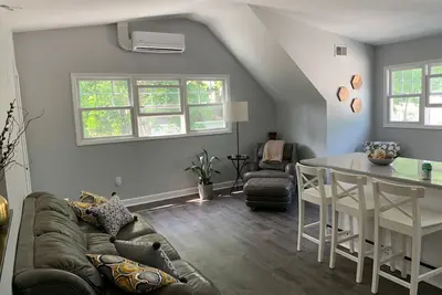 Image de One Bedroom Carriage House Near U of M Campus and Athletic Facilities