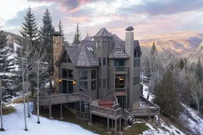 Image de 🎄🌹 ⛄⛷ Wrap-Around Deck! Amazing Views! Game/Theater Room! Private Hot Tub!