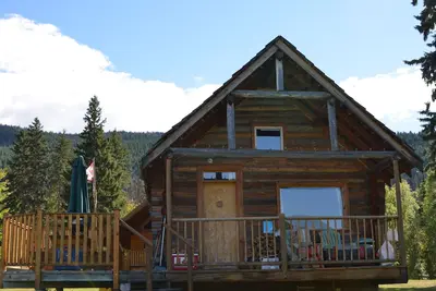 Image de Cosy Lakefront Log Cabin
