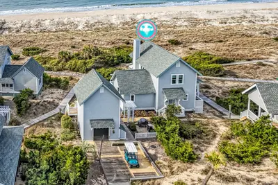 Image de Unmatched Oceanfront Elegance - Ensuite Privacy, Gourmet Kitchen, Both Clubs & More!