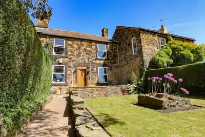 Image de 2 Snape Hill, family friendly, with open fire in Dronfield