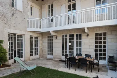 Image de Maison De Charme Avec Jardin-CŒUR De La Rochelle