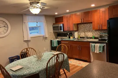 Image de Located north of Boston/ comfort and relaxation in your home away from home