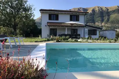 Infinity pool, 360 views, 3 bedrooms, 3 bathrooms in Lucca, Pisa, Florence area