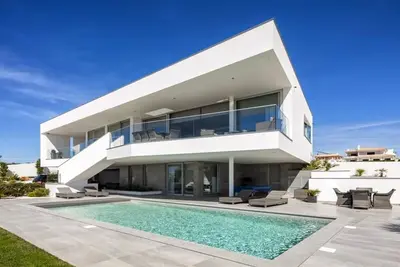 Image de Deluxe Contemporary 4 Bedroom Villa w\/ beautiful ocean views, heated pool, Wifi