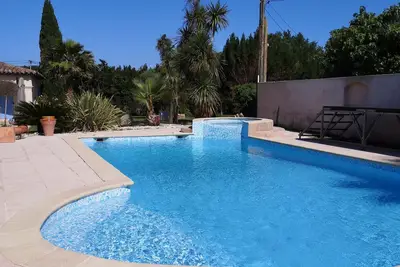 Image de charmante dépendance avec piscine proche mer