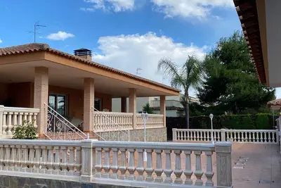 Image de Spacious villa with a large pool and Bbq area