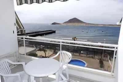Image de Spacious and cozy 2 bedroom apartment with magnific sea views and pool.